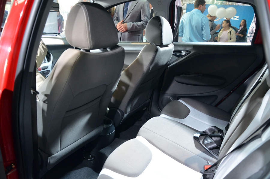 Хэтчбек ZAZ Slavuta Nova - салон, задние сидения