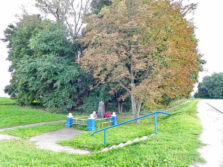 Могила погибшего офицера