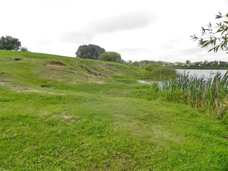 Река, поле, холм